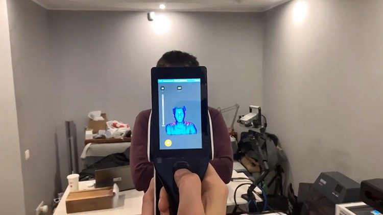 用三維掃描儀和3D打印機(jī)進(jìn)行個(gè)性化洗手液殼定制